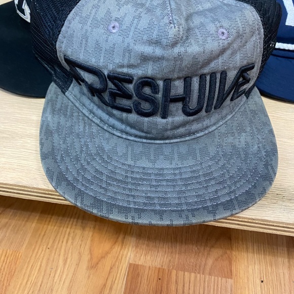 Dusty Snapbacks and Fitteds (6) - Picture 5 of 12